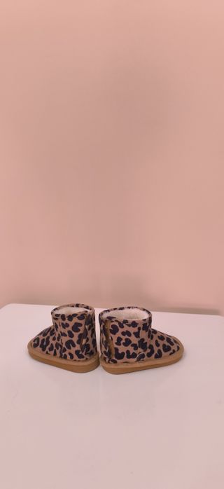 Чисто нови бебешки боти HM