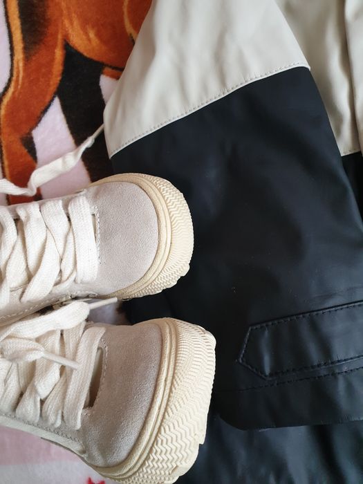 Vand set ghetuțe si geaca Zara, pt băieței
