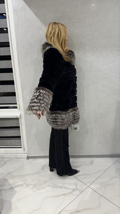 Палто от естествен косъм норка и лисица.