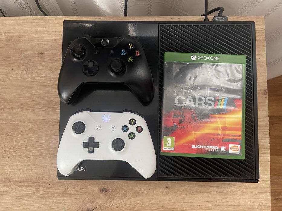 Xbox One – stare impecabilă + 2 controllere + joc Project CARS (500GB)