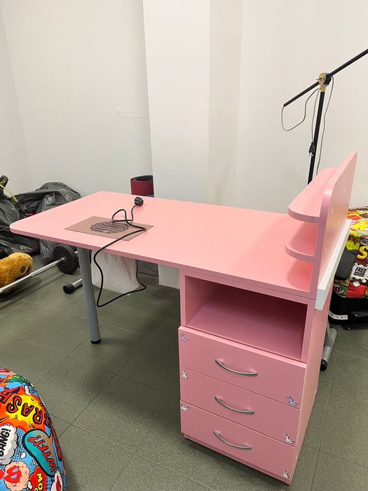 Бюро с вграден прахооловител