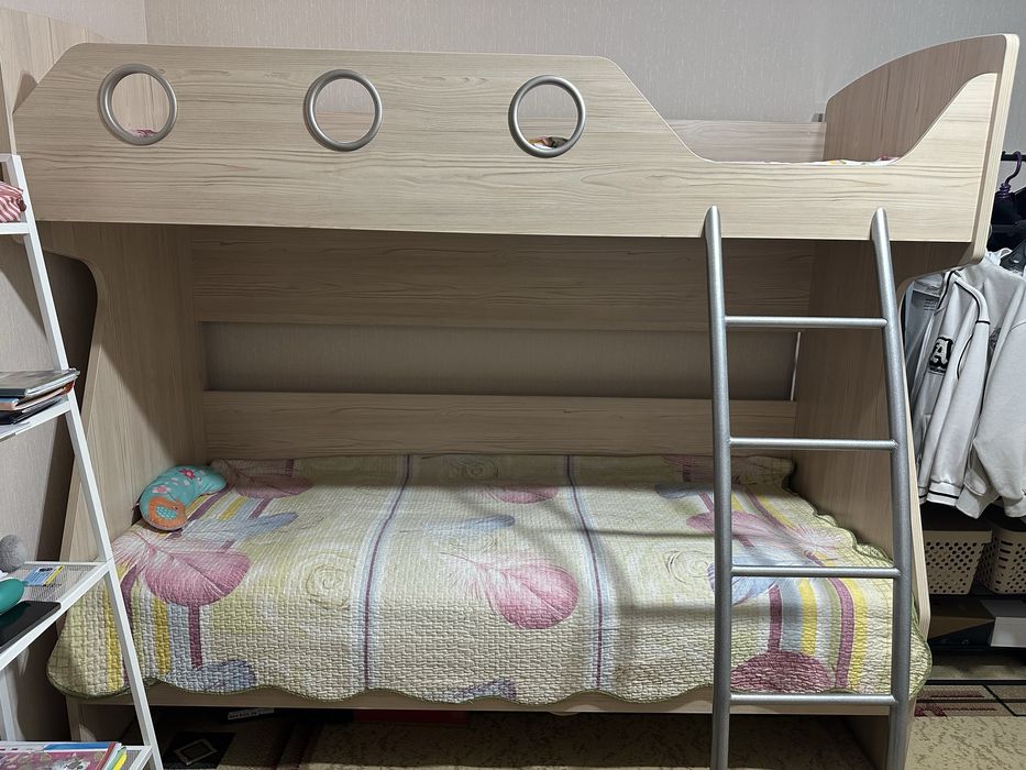 Двухяростная кровать