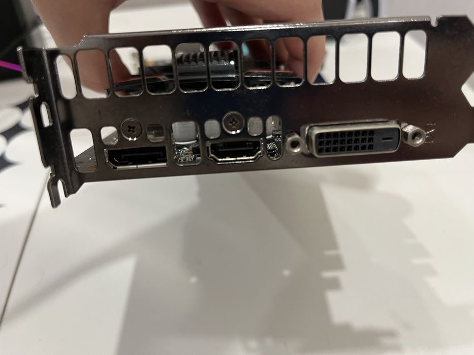 Продам видеокарту ASUS RX550 4Gb