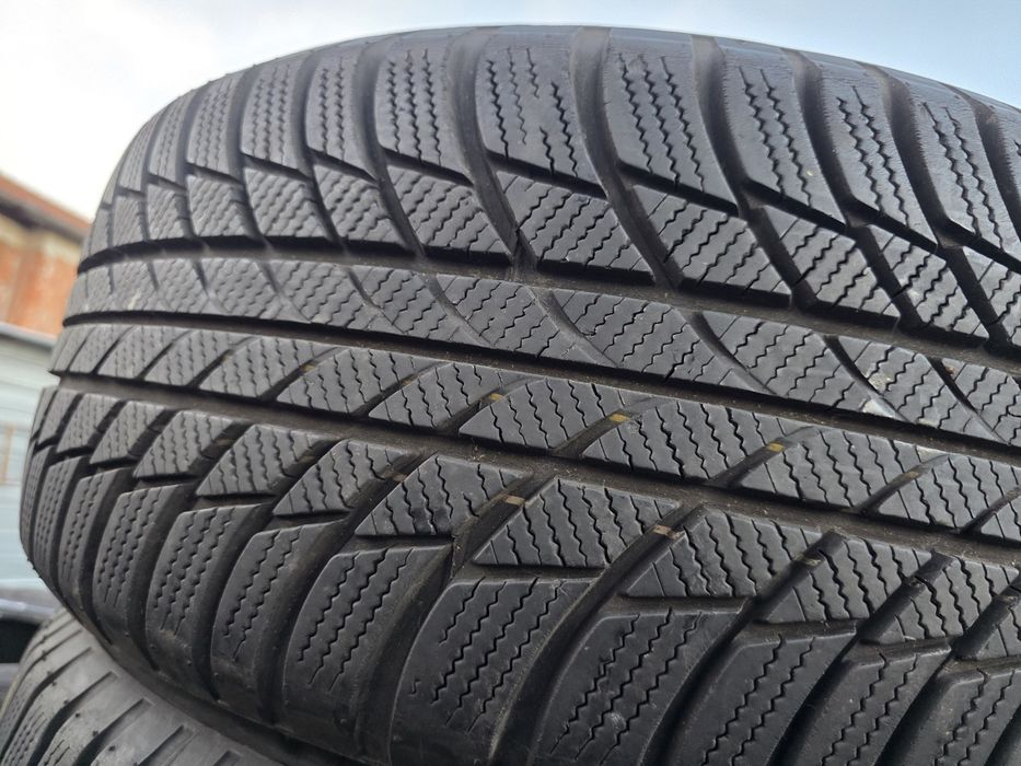 4бр Зимни гуми 215 55 17 - Bridgestone