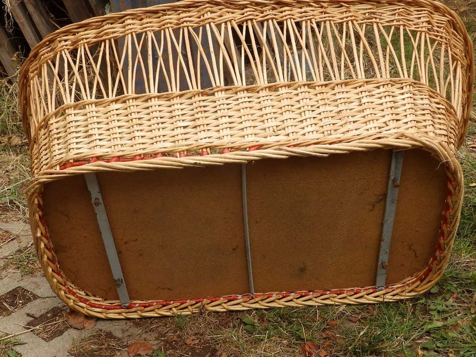 Стара бебешка кошарка, креватче - плетен кош