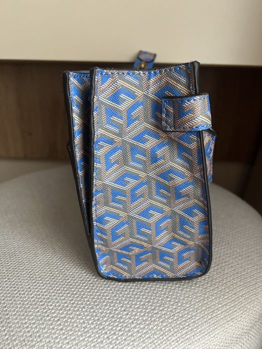 Дамска чанта Guess