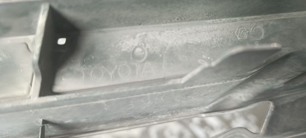 Решетка Камри 50