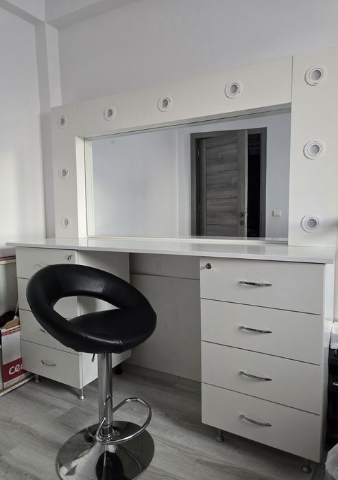 Masa  Make-up Profesională LED+Scaun 1850lei ușor negociabil