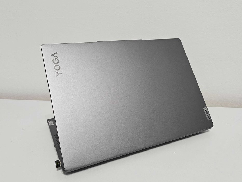 Laptop Lenovo Yoga Pro 7 Ryzen 7 8845HS RTX 3050 6GB 16GB RAM 1TB SSD 3K 120Hz