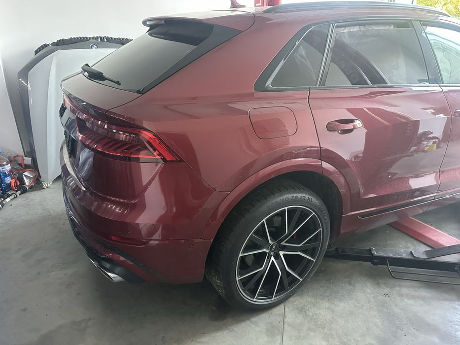 Audi SQ8 4.0 TFSI 507 k.c. на части.