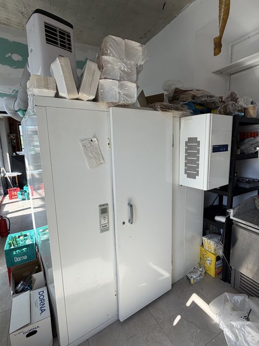 Vand utilaje HORECA grill pe gaz,masa rece, spalator vase, lada frigorifica, grill pe gaz, friteuza, se pot vedea in Pipera