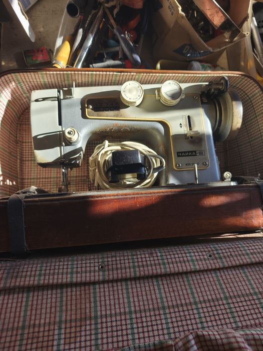 Mașina de cusut electrică rusească!