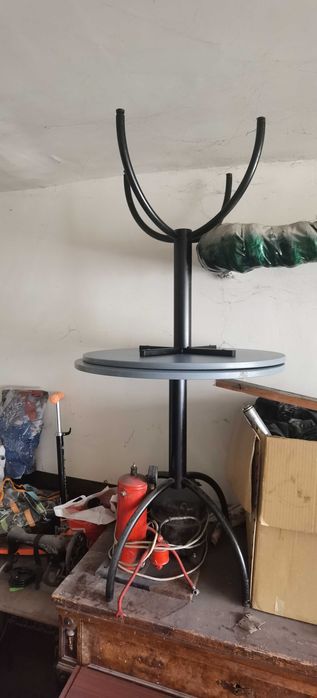 Градинска кръгла маса