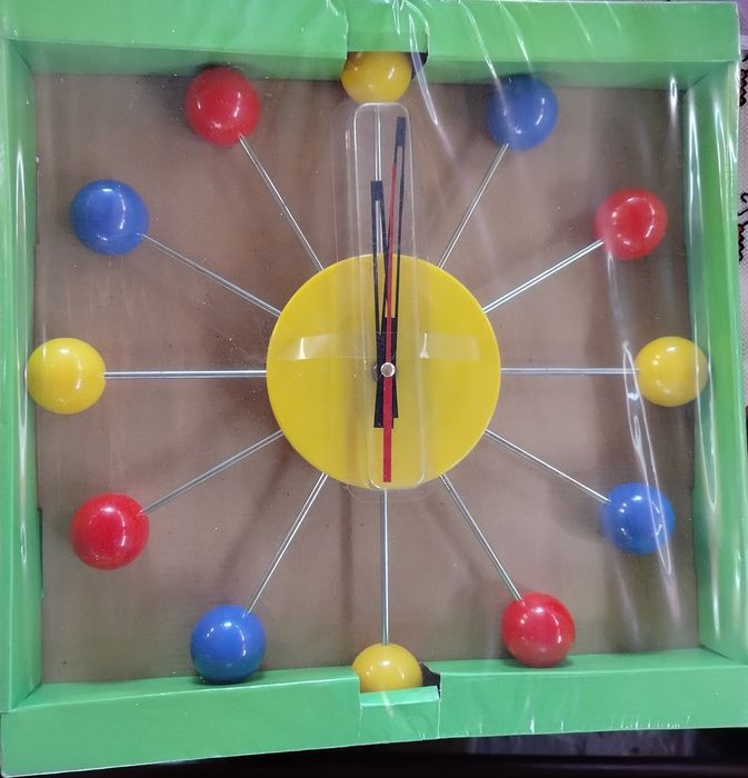 Нов забавен стенен часовник