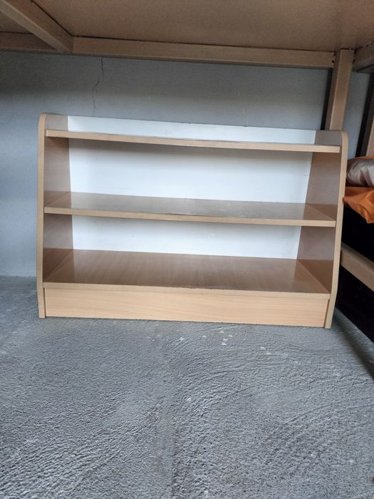 Oyoq kiyim podstavka sotiladi