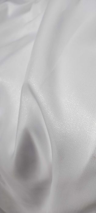 Perdele din voal cu insertii fine de argintiu deja cusute la 2.26 x 4m