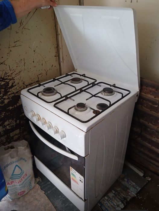 Продам газовую плиту