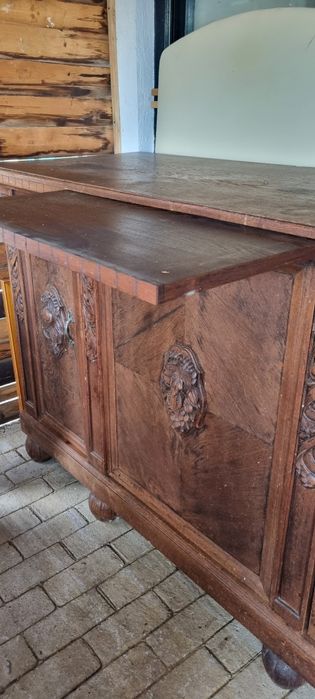 Comoda veche din lemn masiv