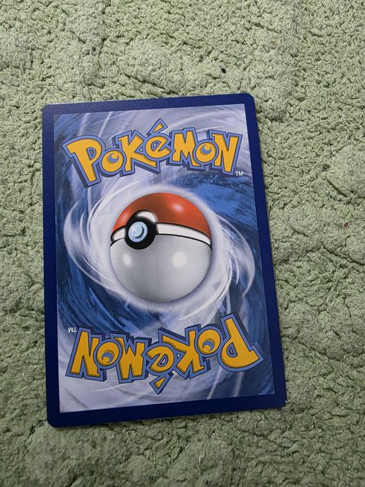 Vând carte pokemon