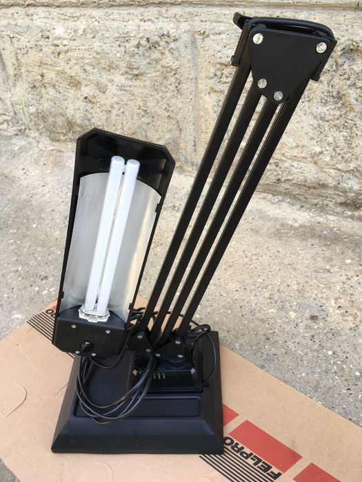 настолна лампа от Дания