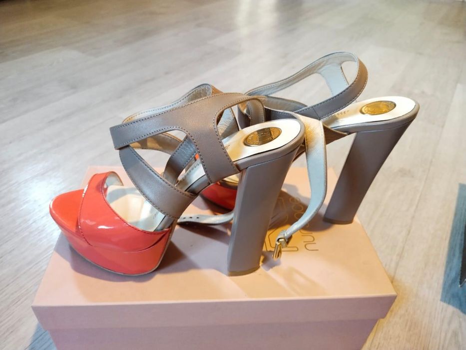 Продам босоножки