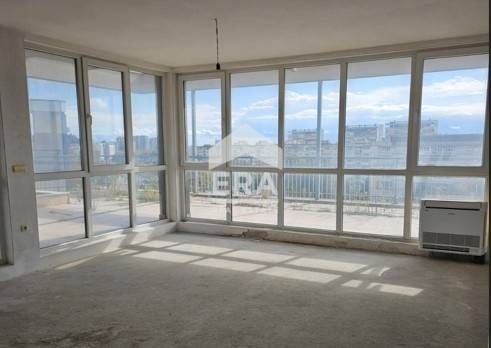 Четиристаен просторен апартамент в жк Левски град Варна