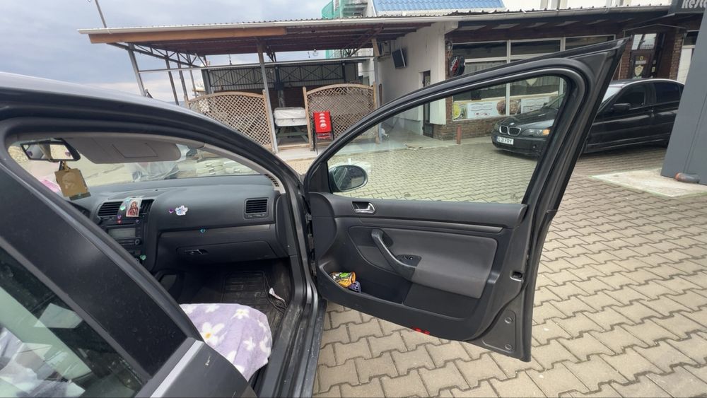 Vand sau schimb cu seat leon
