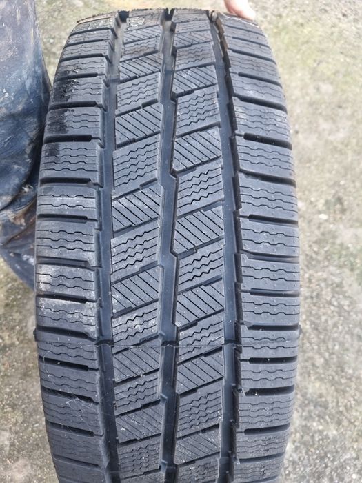 Vand 4 cauciucuri iarna noi 235 65 16c