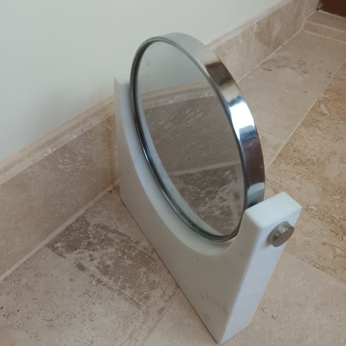 Мраморно красиво настолно огледало