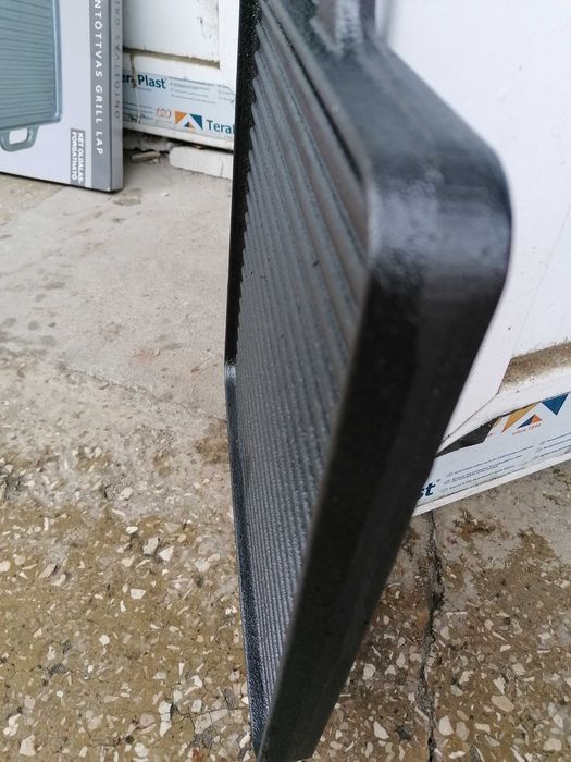 Gratar/Grill fontă pură,33 x 33 Ofertă 179 lei