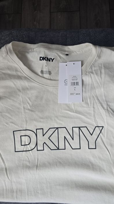 Продам футболку DKNY