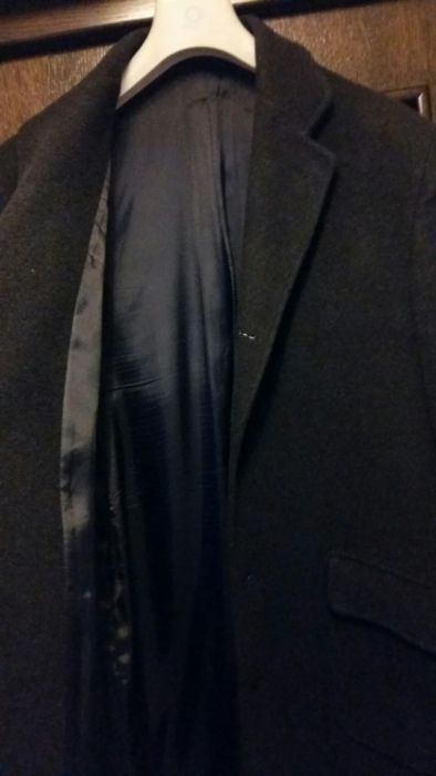 Palton elegant din stofa de culoare neagra cu insertii pe grii inchis