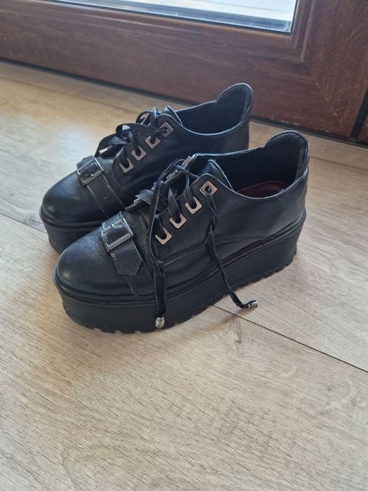 Vând pantofi piele naturala nr.35