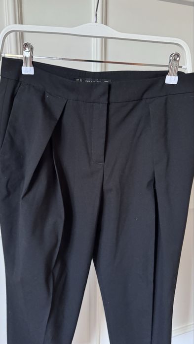 Брюки с защипами Zara