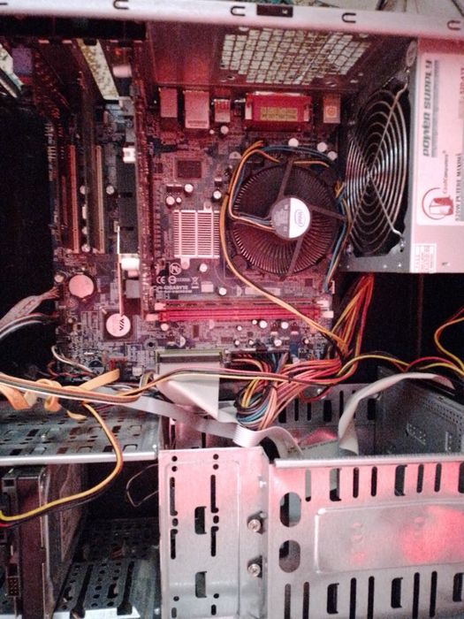 Vând pc  în stare foarte bună