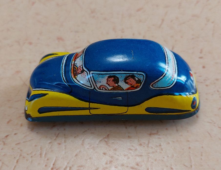 Стари ламаринени колички