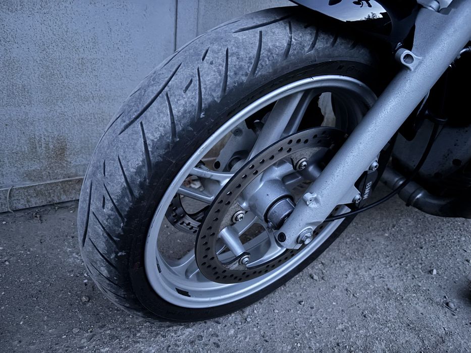BMW R850r.