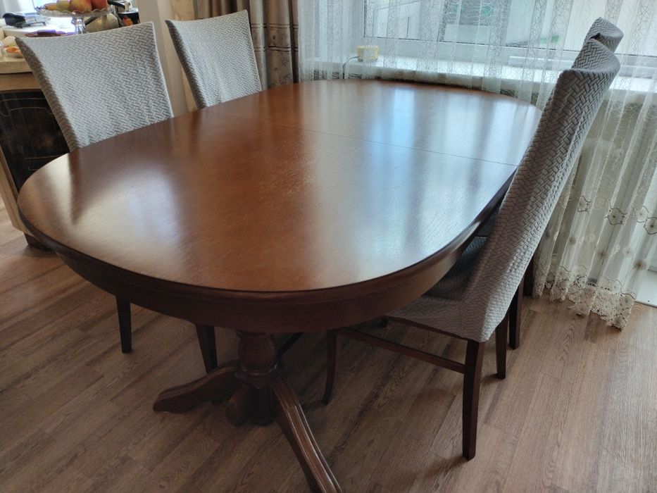 Продается стол в гостиную