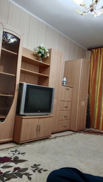 Сдаётся 2-ком. кв. В центре.