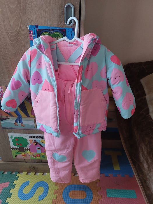 Зимен космонавт от две части, обличан е само един път.Чисто нов.

За