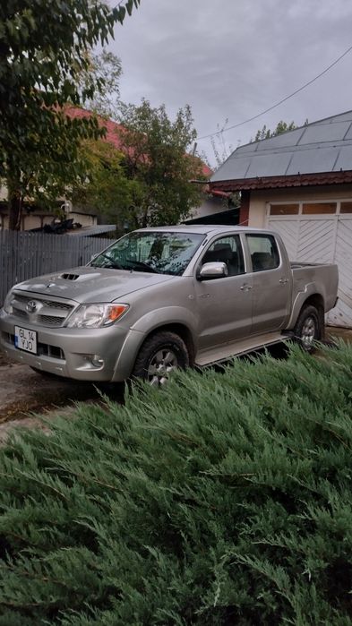 Vând Toyota Hilux 3.0 manuală