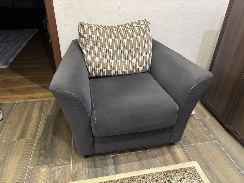 Диван и два кресла