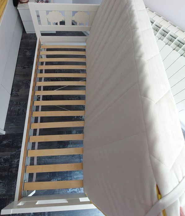 Детско креватче с матрак и протектор