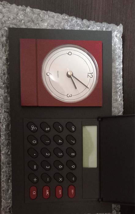 1. Настолен Часовник с калкулатор. 2. Настолен часовник на батерия.