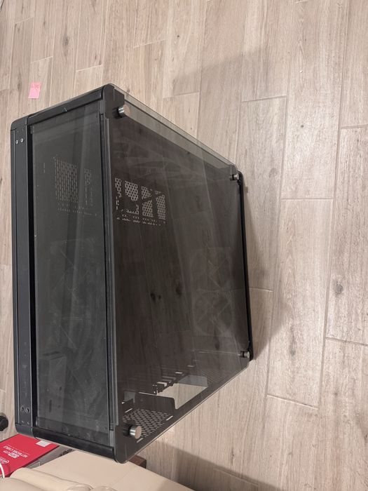 Carcasa Thermaltake Core P8 cu 7 ventilatoare Noctua