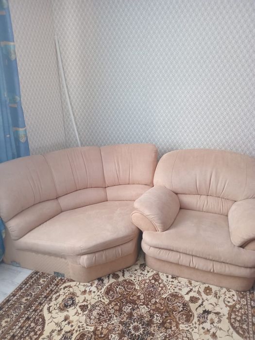 Продаётся большой угловой диван