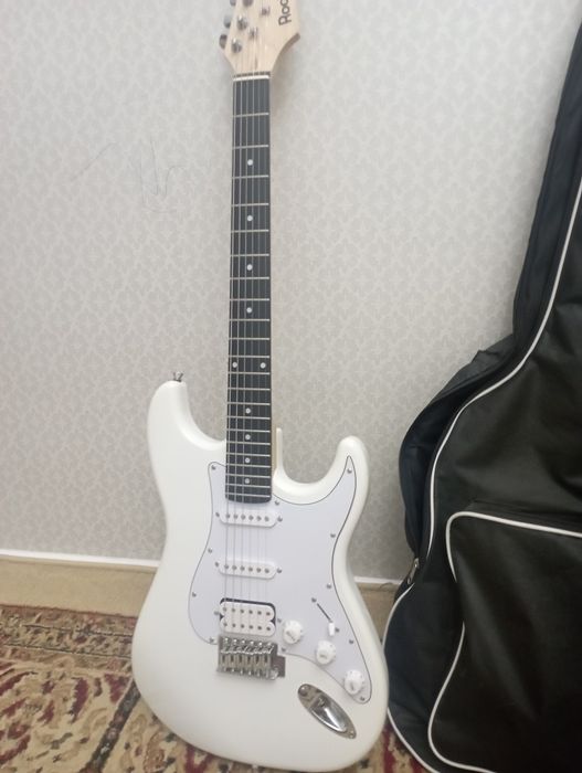 Электрогитара Rockdale White