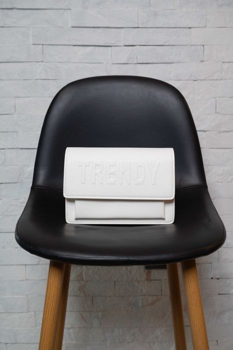 Чанта през рамо бяла