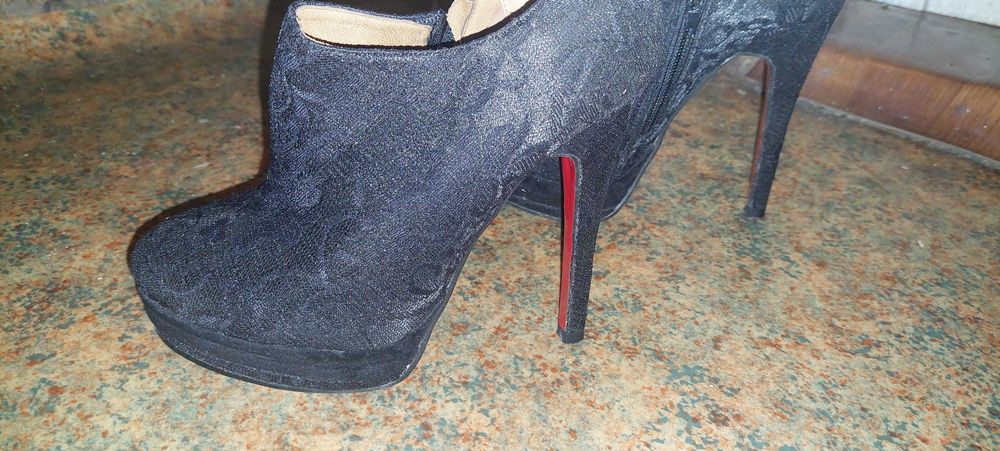 Красиви дантелени ботита