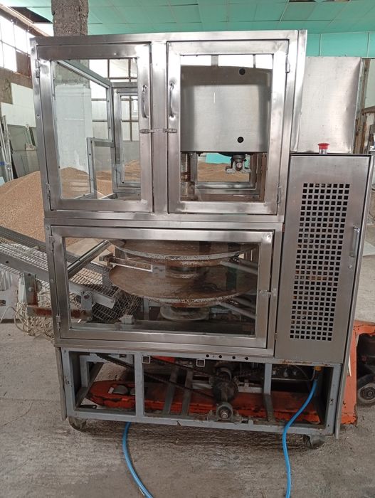 Продавам хлебопекарна машина